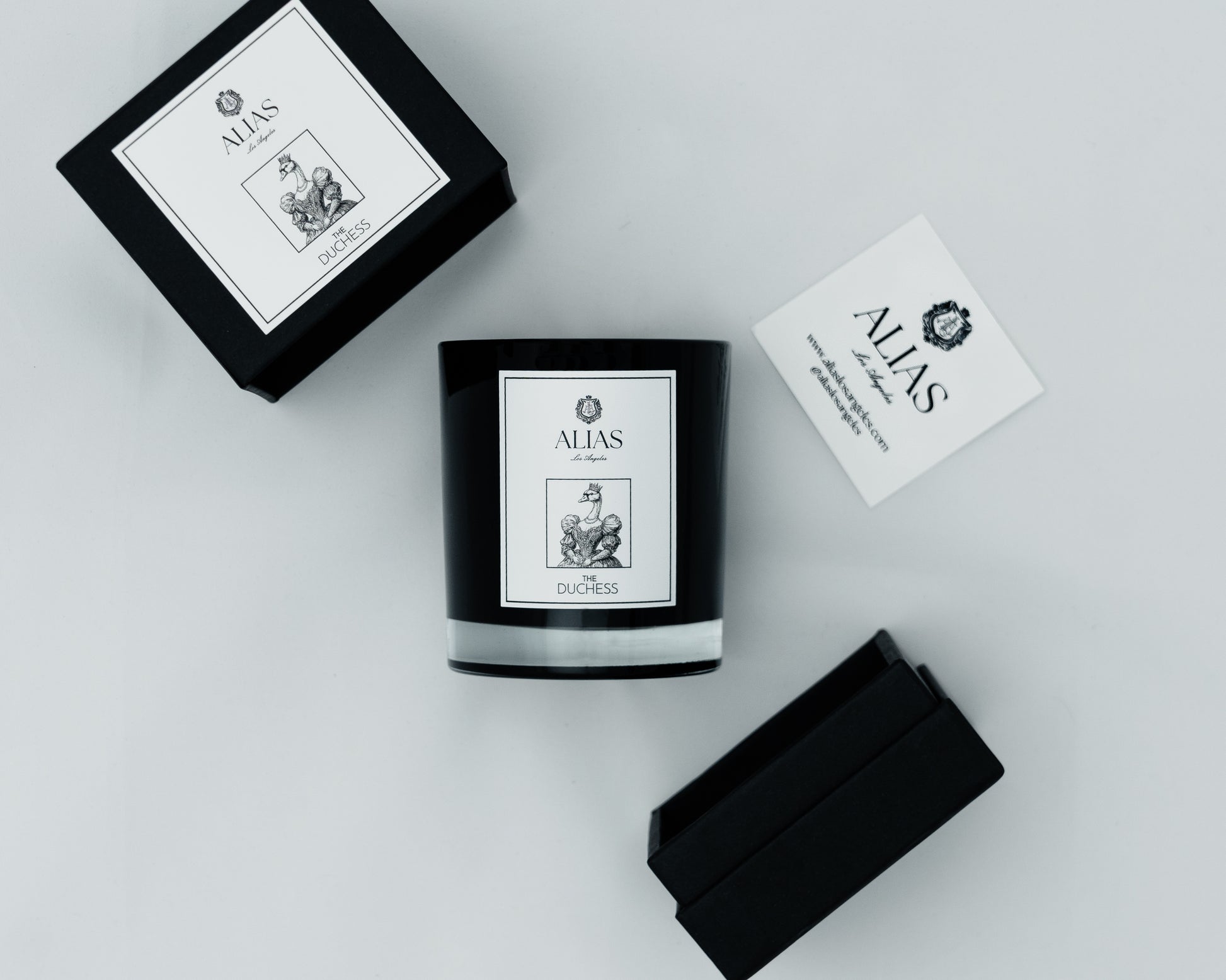 Elegant Duchess luxury candle by Alias Los Angeles with creamy tuberose jasmine and orange blossom notes inspired by Italian garden and aristocratic lifestyle