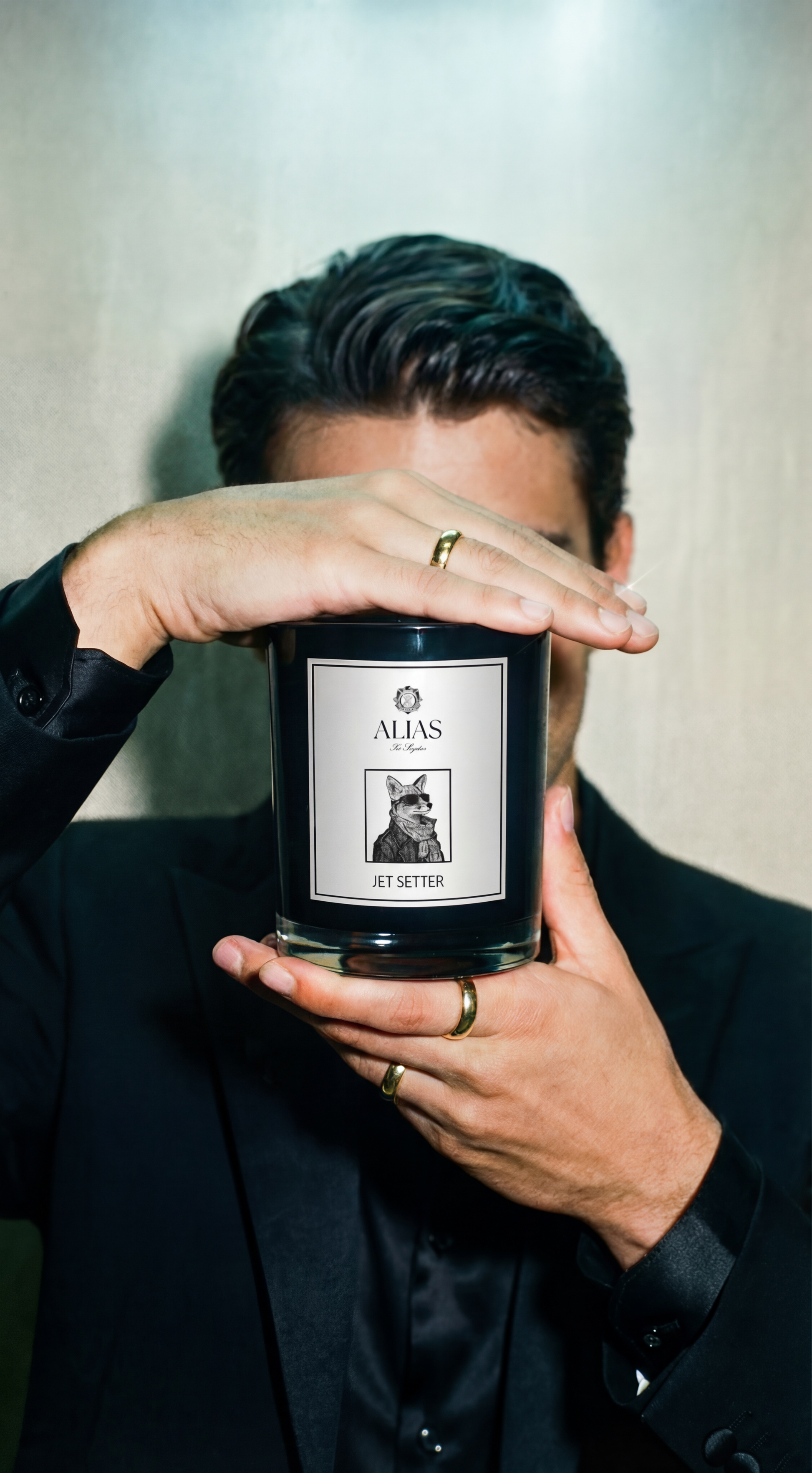 Jet Setter luxury candle by Alias Los Angeles featuring bergamot, black tea, and cedarwood scent in elegant packaging