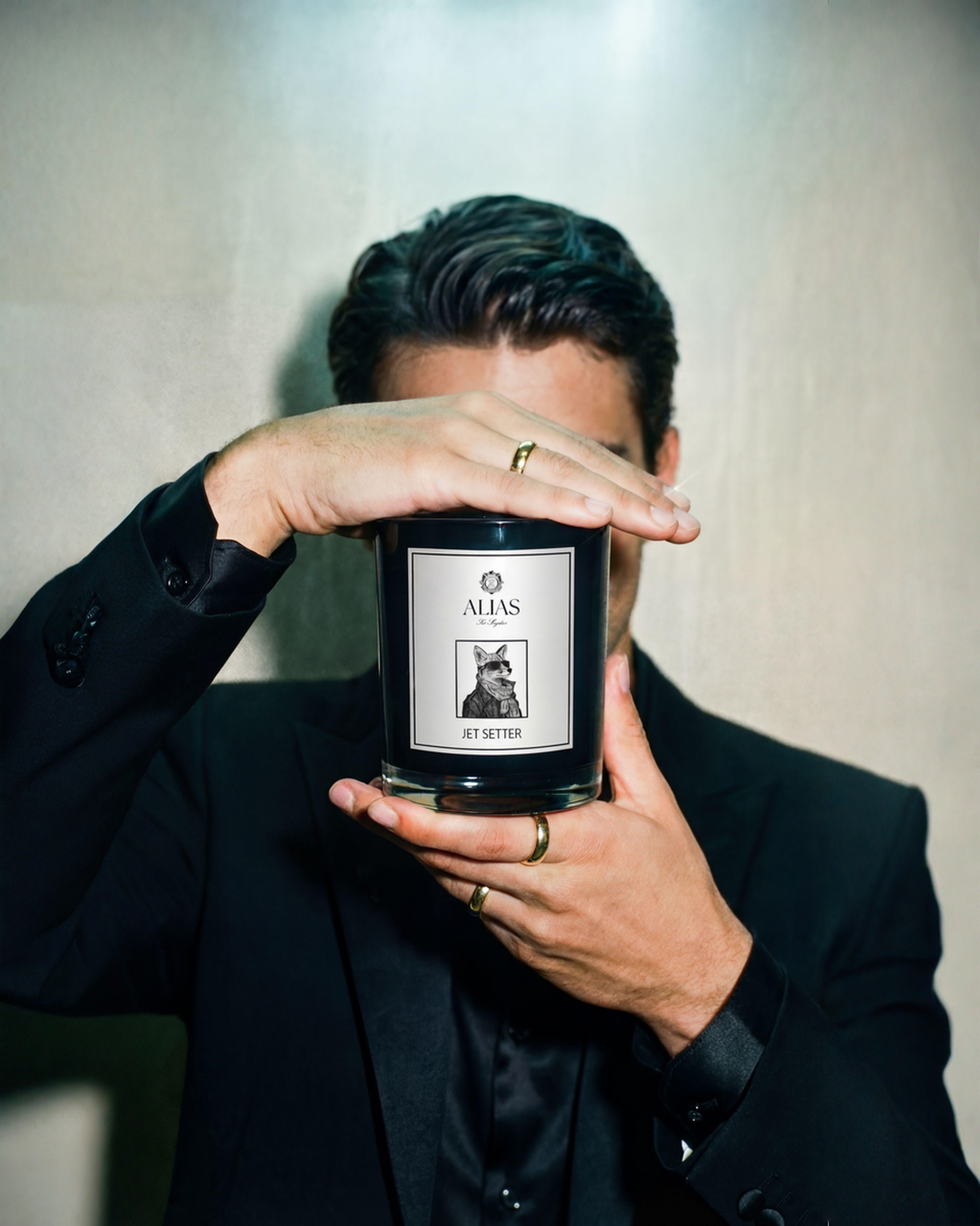 Jet Setter luxury candle by Alias Los Angeles featuring bergamot, black tea, and cedarwood scent in elegant packaging
