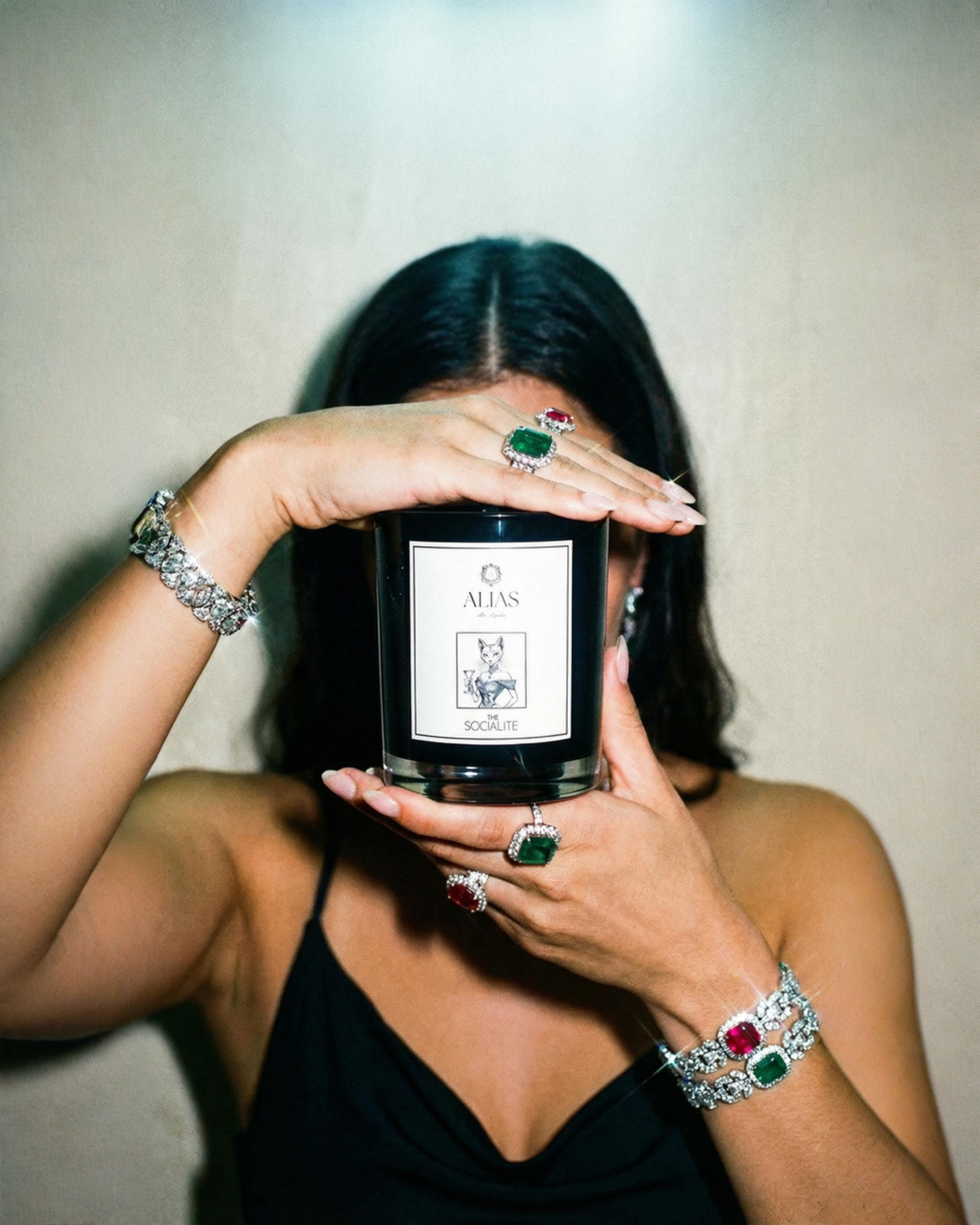 The Socialite luxury candle by Alias Los Angeles – glossy black jar featuring an opulent blend of jasmine, saffron, and amber; a glamorous soy wax candle perfect for entertaining, gifting, or elevating any modern space.