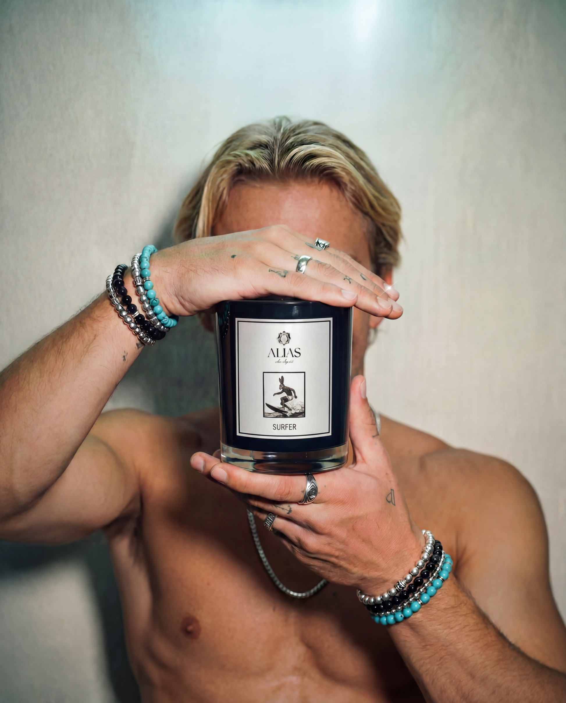 The Surfer luxury candle by Alias Los Angeles – glossy black jar with a breezy blend of sea spray, koa wood, and ylang ylang; a laid-back soy wax candle inspired by California beach culture, perfect for coastal vibes, summer gifting, or relaxed home ambiance.
